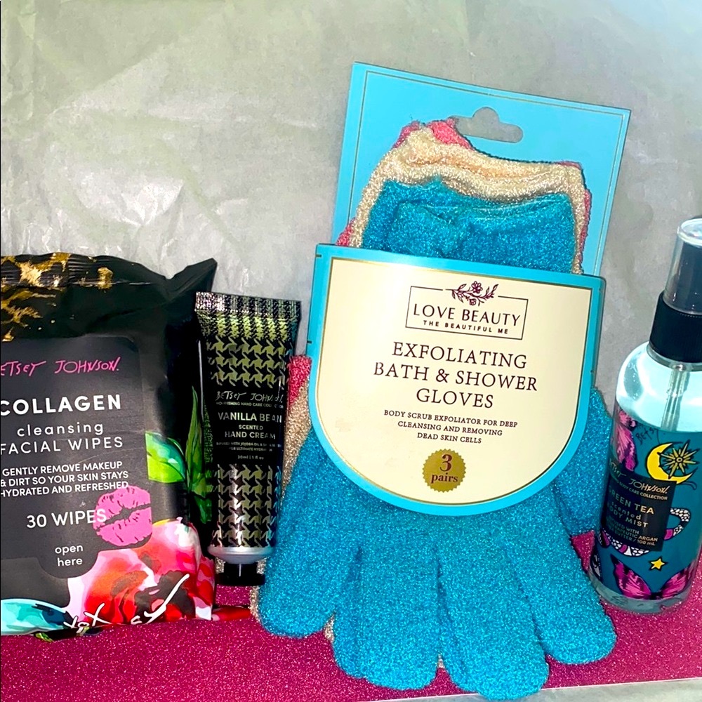 Betsey Johnson Skincare/Body set bundle w addit. 3pc Exfoliating Gloves 🧤